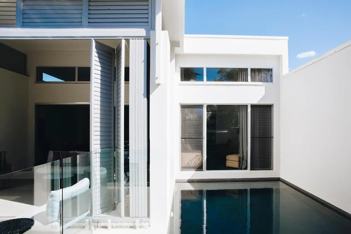 Вилла Lifestyle And Location On 'The Island' At Kawana Parrearra