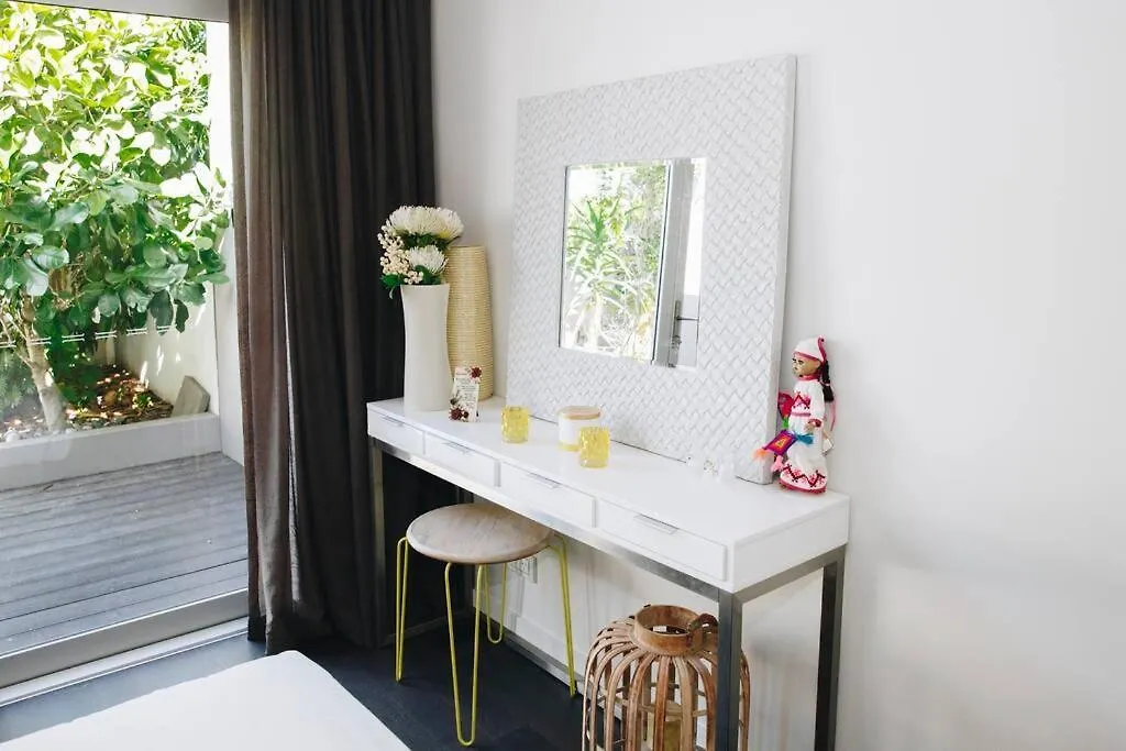 Villa Lifestyle And Location On 'The Island' At Kawana Parrearra 0*,  Australia