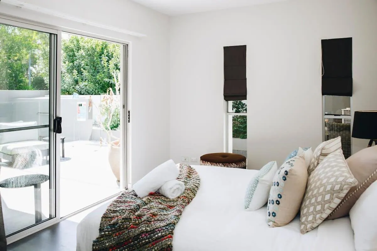 Villa Lifestyle And Location On 'The Island' At Kawana Parrearra