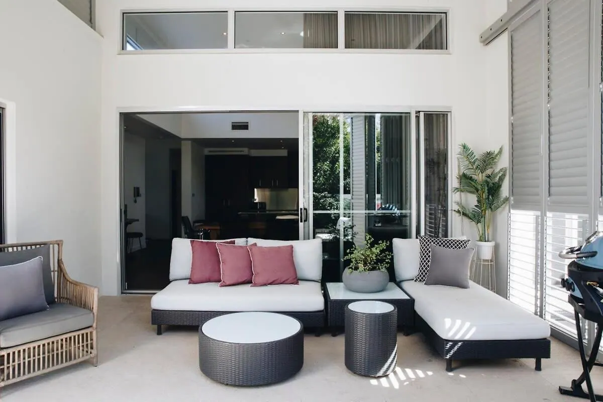 Сasa de vacaciones Villa Lifestyle And Location On 'The Island' At Kawana Parrearra Australia